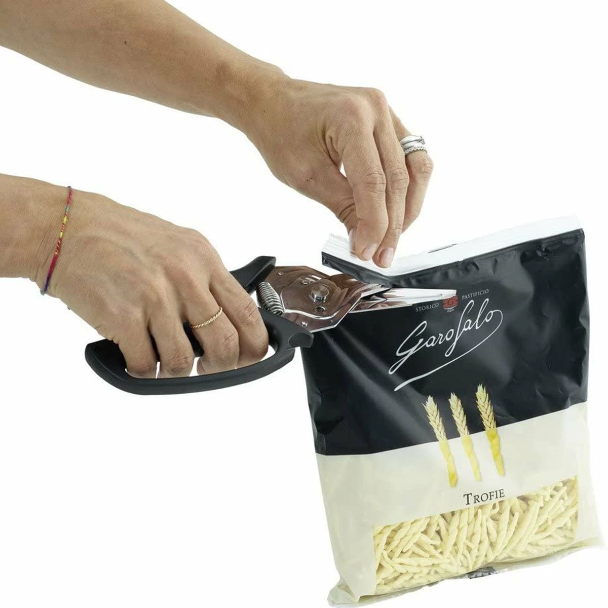 Kuhn Rikon 3-in-1 Snips | Black 4 Kuhn Rikon 3-in-1 Snips | Black - Image 4