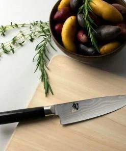 Shun Cutlery Shun Classic 6" Chef's Knife -Knife-shop dm0723 moodypotato lifestyle1 1