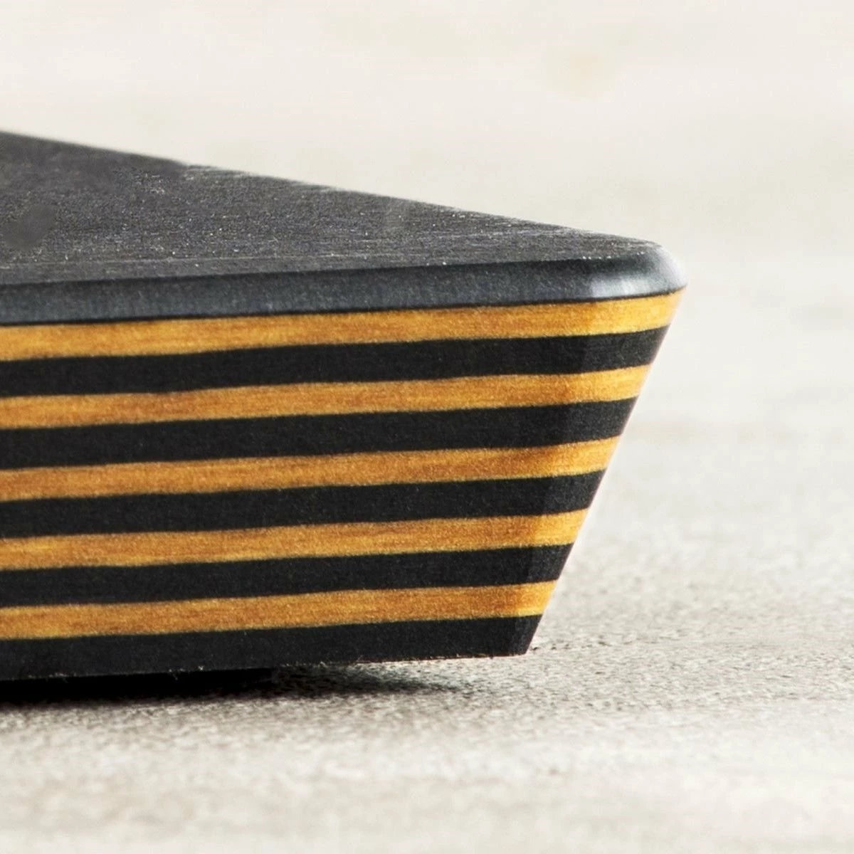 Epicurean Big Block Series 21" × 16" Cutting Board | Slate & Natural Cascade 3 Epicurean Big Block Series 21" × 16" Cutting Board | Slate & Natural Cascade - Image 3