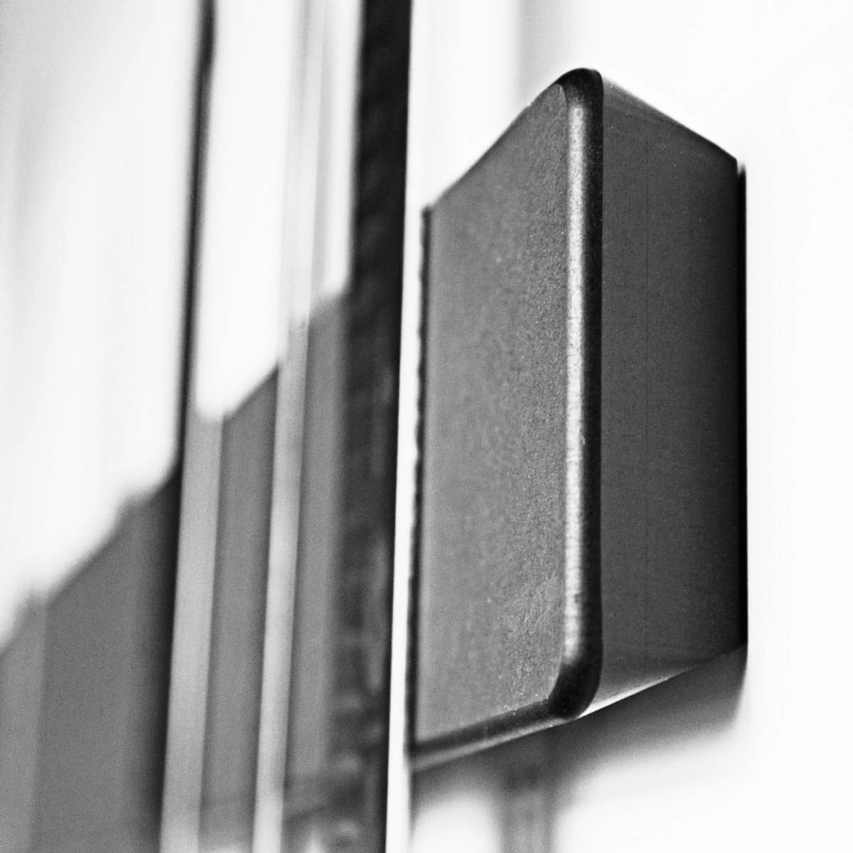 Epicurean 15" × 2.5" Magnetic Knife Holder | Slate 3 Epicurean 15" × 2.5" Magnetic Knife Holder | Slate - Image 3